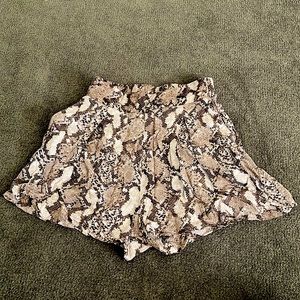 H&M Snake print shorts with pockets!